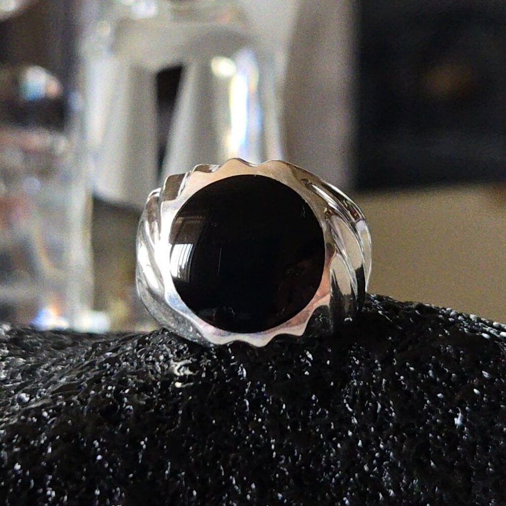 Men's Handcrafted Polished Natural Onyx Sterling Silver Ring - Picture 14 of 16